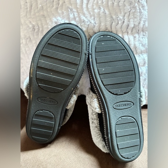 Skechers Black and Gray Women's Slippers - Picture 4 of 6